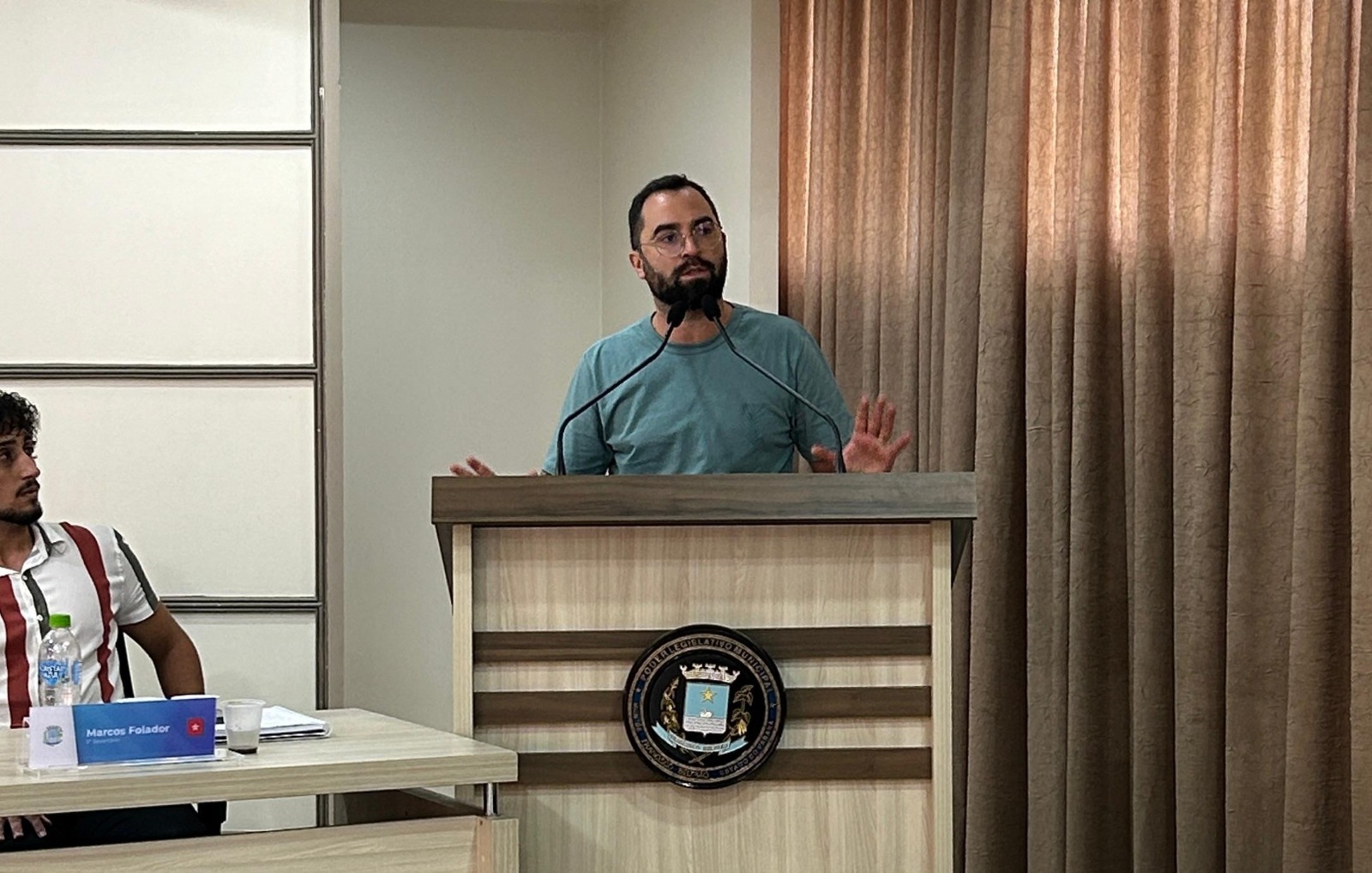 Durante sessão plenária no Legislativo Beltronense professor e biólogo fala sobre método inovador que pode combater a Dengue