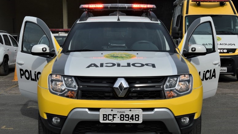 Homem é preso por violência doméstica após ameaçar a mãe e causar danos à residência