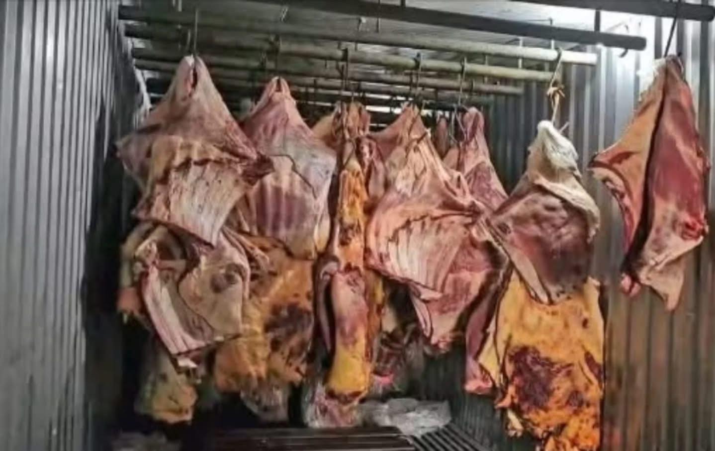 Empresa é acusada de revender 800 toneladas de carne que ficou submersa na enchente do RS