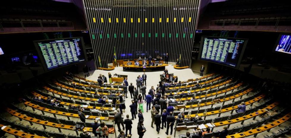 Câmara aprova texto-base da minirreforma eleitoral