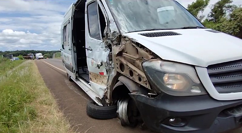 Três veículos se envolvem em acidente de trânsito na BR 280