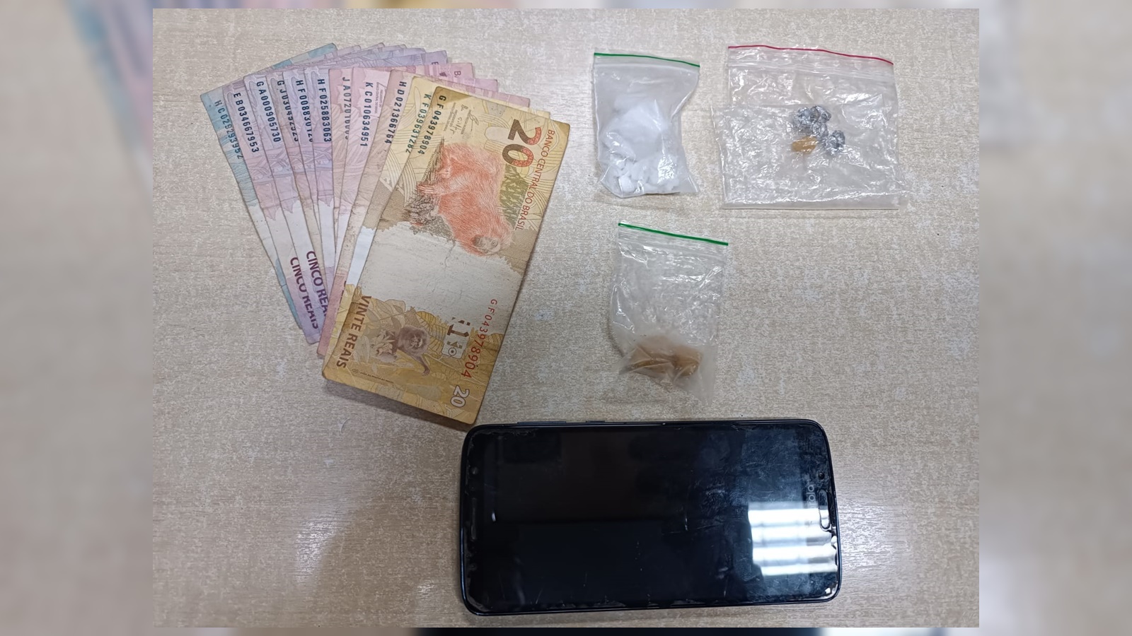 Três indivíduos, incluindo duas menores, são apreendidos com drogas no Parque Alvorada