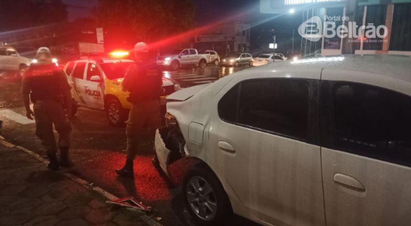 Mulher se fere em acidente envolvendo moto e carro, no Vila Nova
