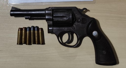 Homem é preso por violência doméstica e posse irregular de arma de fogo 