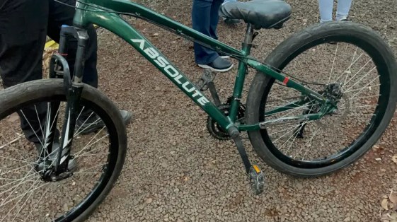 Mulher fica ferida após colisão entre moto e bicicleta