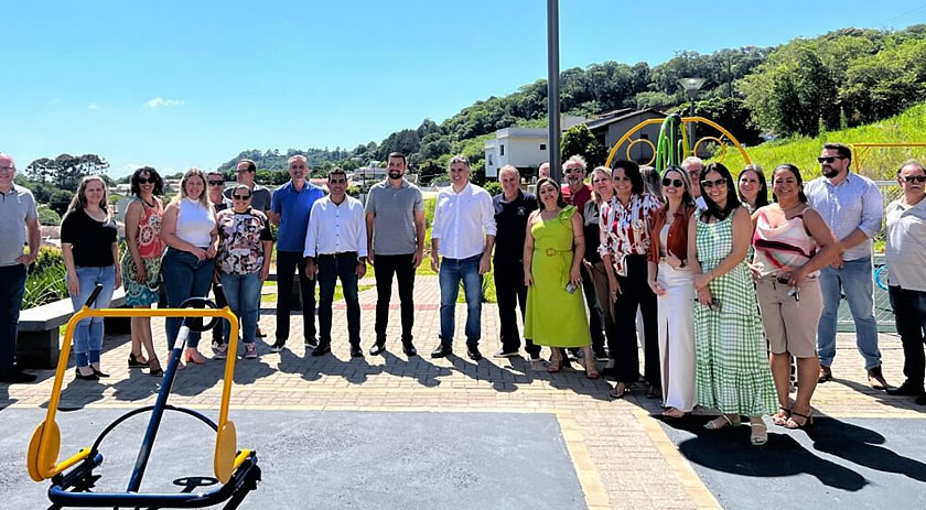 Prefeito Cleber Fontana inaugura três obras