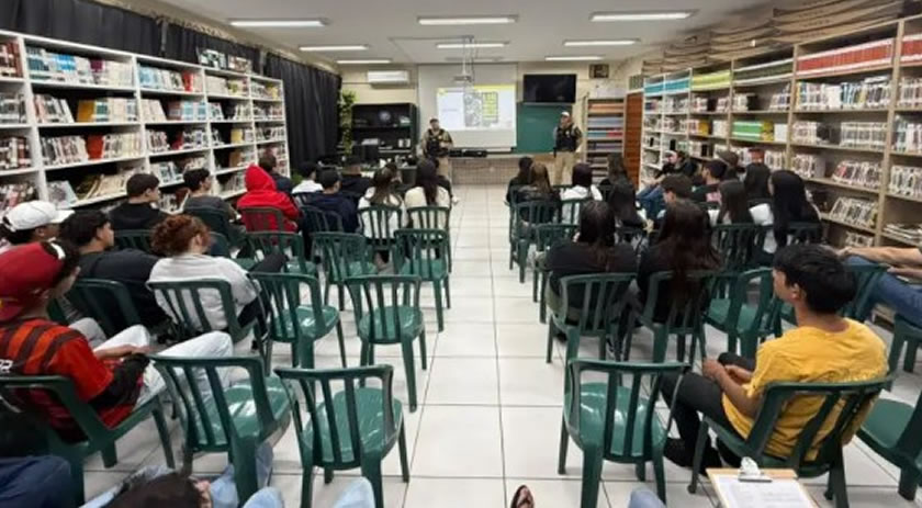 Projeto Jovem no Trânsito leva conscientização a alunos