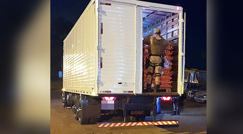 Polícia Militar apreende 14 toneladas de cebola na fronteira