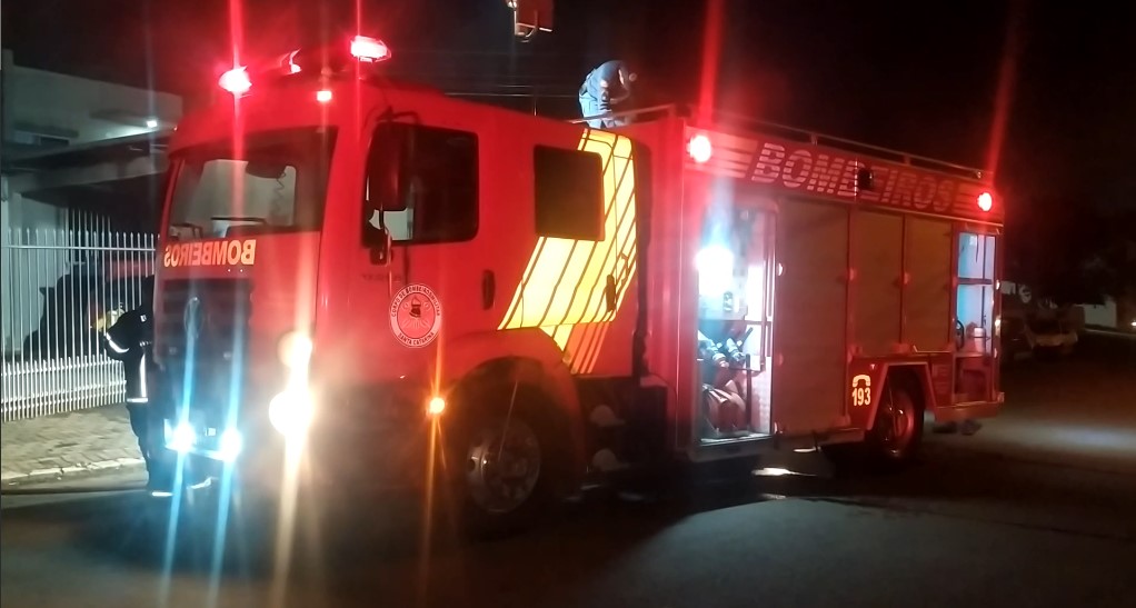 Homem tenta incendiar a casa dos pais e é preso pela Polícia