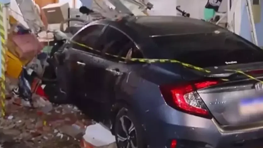 Mulher vítima de assalto, persegue e mata suspeito prensado por carro
