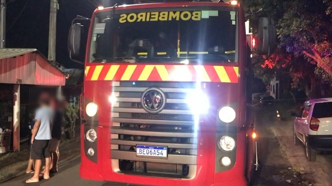 Incêndio deixa um morto e casa totalmente destruída