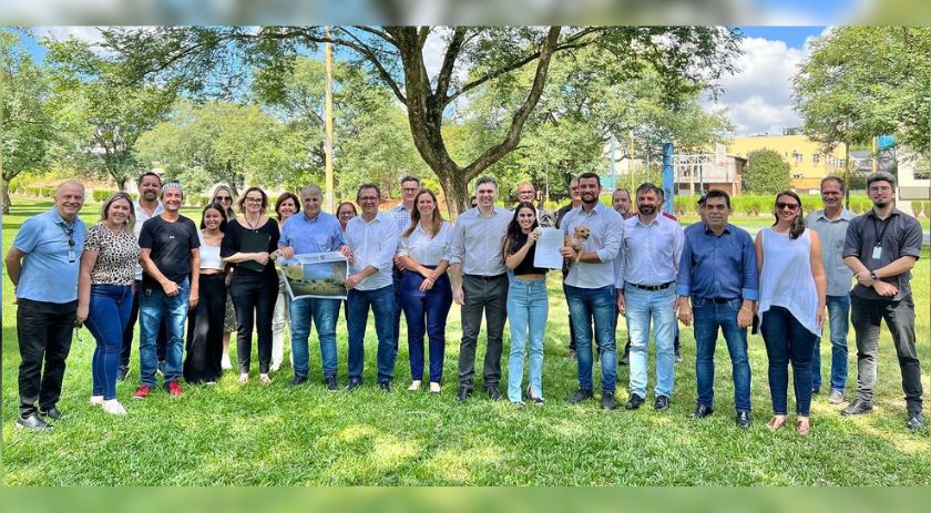 Cleber autoriza construções de Praça e Espaço Pet