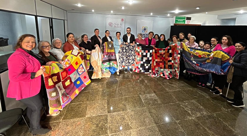 Clubes de Mães se unem, usam a criatividade e doam cobertores para entidades