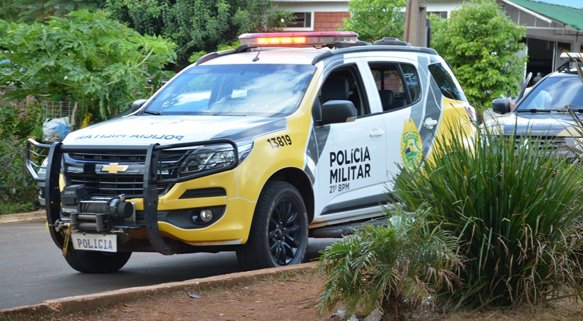 Homem é conduzido após cão da raça Pit Bull atacar outro animal