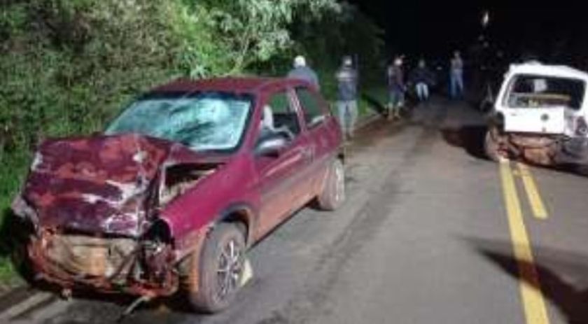 Quatro vítimas em colisão traseira na PR 180