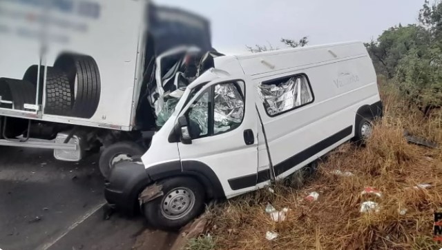Cinco pessoas morrem em acidente entre ambulância e caminhão na BR-354