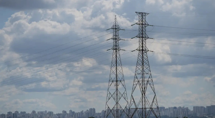 Governo publica MP para conter aumento na conta de luz após vetos caírem