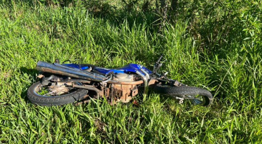 Motociclista perde a vida em colisão com caminhão em Ampére