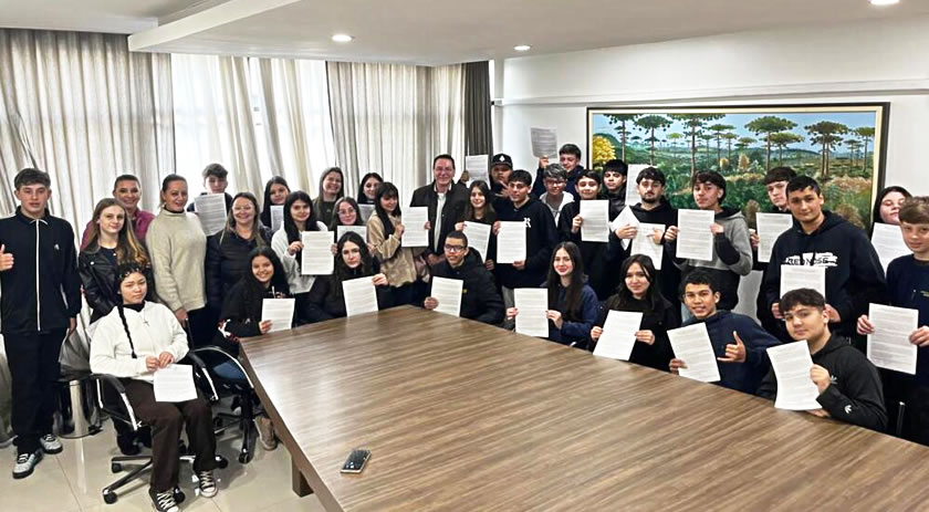 Projeto garante primeiro emprego para 35 jovens de 14 a 17 anos