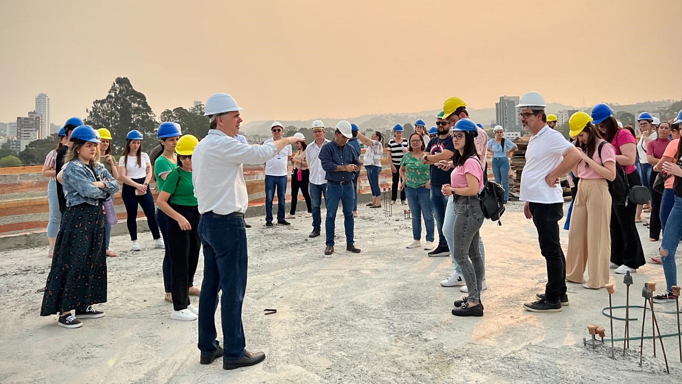 Servidores municipais visitam a nova prefeitura