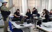 Polícia Militar promove ação de conscientização sobre trânsito com estudantes