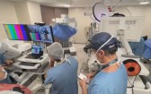 Médico brasileiro na China opera paciente em Porto Alegre com robô