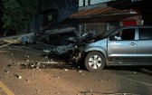 Homem fica em estado grave após caminhonete colidir contra poste