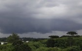 Frente fria traz chuva ao Paraná e risco de temporais no início da semana