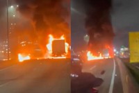 Caminhão carregado com carne pega fogo e interdita BR-101 nos dois sentidos em SC
