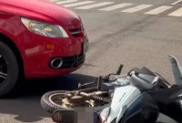 Duas mulheres ficam feridas após acidente entre carro e moto