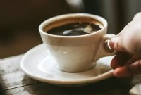 Beber café ao acordar faz mal? Sem comprovação, dúvida se espalha nas redes