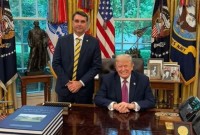 Flávio Bolsonaro é recebido por Trump na Casa Branca; saiba bastidores