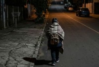 Mãe sai para beber e filho de 4 anos é encontrado chorando sozinho na rua no Oeste de SC