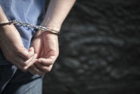 Homem com mandado de prisão em aberto é preso