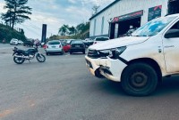 Motociclista fica ferido após colidir com caminhonete na Avenida Natalino Faust