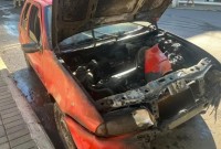 Corpo de Bombeiros combate incêndio em veículo no centro