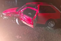 Colisão entre carro e caminhão deixa ferido