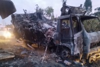 Caminhão é destruído pelo fogo na PR-493