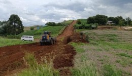 Readequação de estrada entre Nova União e Assentamento Missões exige atenção de motoristas