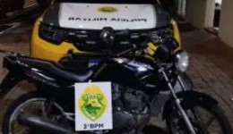 Polícia Militar recolhe motocicleta após jovem ser flagrado empinando