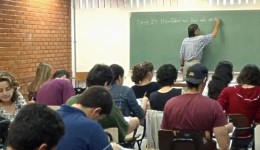 Greve de professores é aprovada e paralisações podem começar em 23 de março