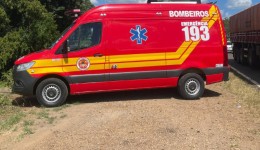 Motocicleta sai da pista e deixa dois feridos no interior do município