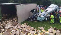 Carreta tomba sobre van e seis pessoas morrem na BR-116, em Campina Grande do Sul