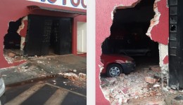 Van de transporte de trabalhadores invade oficina após motorista relatar falha na direção em Coronel Vivida