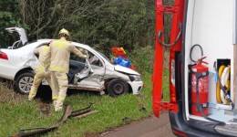 Colisão entre três veículos deixa pessoas feridas na PR-180