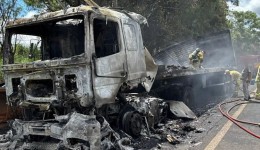Caminhão é destruído por incêndio na BR-158 entre Coronel Vivida e Pato Branco