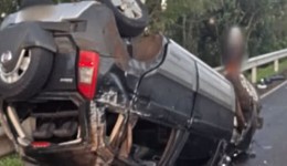 Motorista perde o controle e capota carro na PR-483