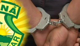 Homem com mandado de prisão é detido após tentar fugir em ônibus