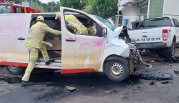 Forte colisão deixa dois feridos