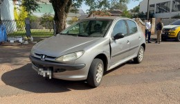 Acidente entre dois veículos deixa uma pessoa ferida na Rua Otaviano Teixeira do Santos